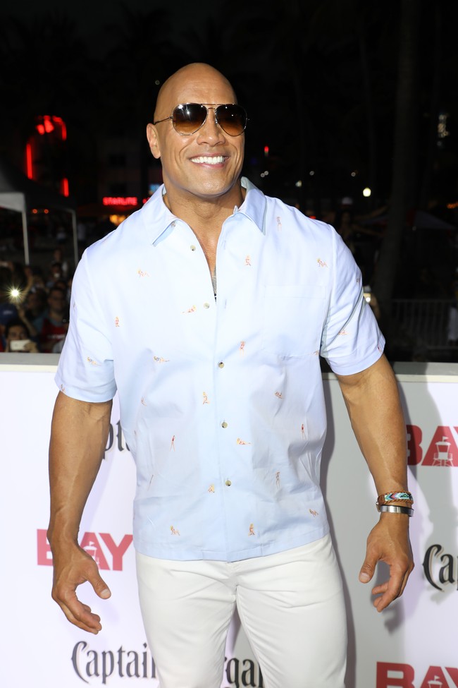 Dwayne Johnson mengaku yakin alien adalah makhluk yang nyata. Saya percaya bahwa kita (manusia) bukanlah satu-satunya. Arogan rasanya kalau berpikir kitalah satu-satunya, kata Dwayne. Foto: Dwayne Johnson (Alexander Tamargo/Getty Images)