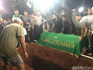 Isak Tangis Iringi Pemakaman Taruna Akpol yang Tewas di Semarang