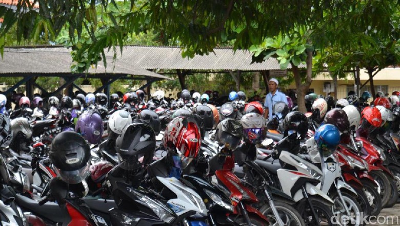 Tarik Parkir di Luar Ketentuan, 3 Orang Dibekuk Saber Pungli Rembang Tarik Parkir di Luar Ketentuan, 3 Orang Dibekuk Saber Pungli Rembang