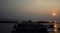 Buat traveler penikmat panorama sunset, Pulau Bulat termasuk spot oke. Panorama matahari terbenam terlihat begitu memesona di sini (derid/dTraveler)
