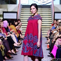 Pada rancangannya kali ini Alleira Batik mengangkat Tenun Sumba Khas NTT, dengan mengusung tema Anavarna yang bertempat di Lamoda Cafe, Plaza Indonesia, Jakarta. [Foto: Mohammad Abduh/Wolipop]