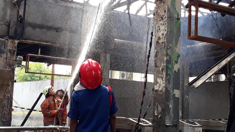 Kronologi Kebakaran Stasiun Klender yang Hanguskan Kantor dan Loket Kronologi Kebakaran Stasiun Klender yang Hanguskan Kantor dan Loket