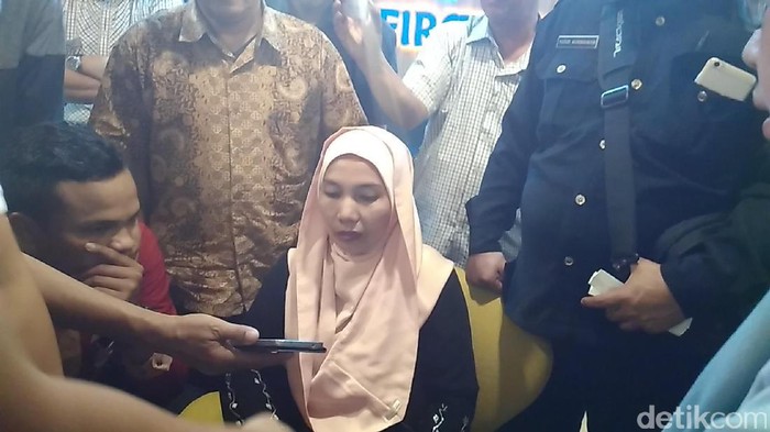 Minta Kejelasan, Calon Jemaah Ancam Bertahan di Kantor First Travel