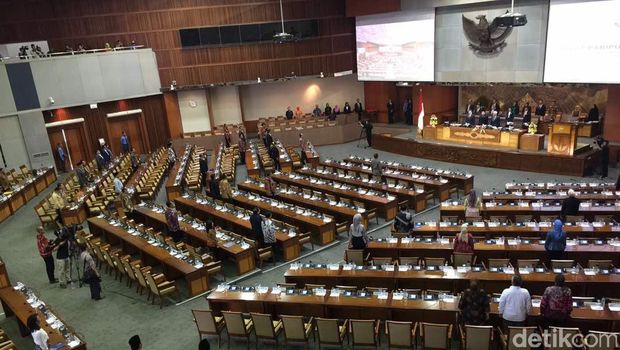  Rapat Paripurna DPR pada Jumat (19/5) / 