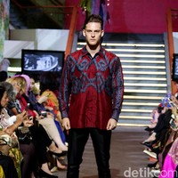 Pada rancangannya kali ini Alleira Batik mengangkat Tenun Sumba Khas NTT, dengan mengusung tema Anavarna yang bertempat di Lamoda Cafe, Plaza Indonesia, Jakarta. [Foto: Mohammad Abduh/Wolipop]