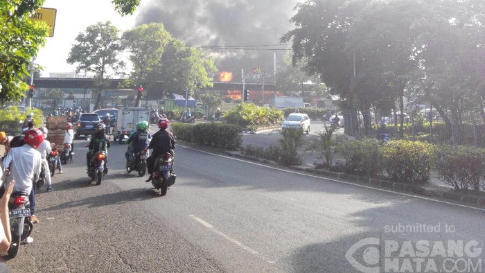 Ada Kebakaran, Stasiun Klender Tak Beroperasi Sementara