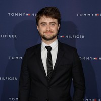 FDaniel Radcliffe juga tak lulus SMA. Padahal perannya di Harry Potter ia adalah murid yang cerdas hingga lulus dari sekolah Hogwarts.  oto: Daniel Radcliffe (Andreas Rentz/Getty Images)