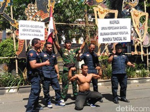 Bawa Obor, Kopral Bagyo Gelorakan Semangat Persatuan Indonesia