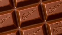 Penelitian menyebutkan orang yang kionsumsi dark chocolate sekitar 40 g setiap hari merasa lebih tenang dibandingkan yang tidak.Foto: iStock/BBC