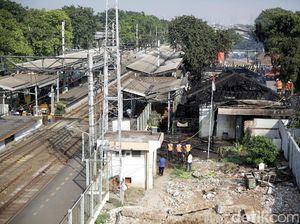 Stasiun Klender Mulai Beroperasi Lagi