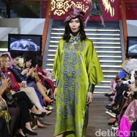 Pada rancangannya kali ini Alleira Batik mengangkat Tenun Sumba Khas NTT, dengan mengusung tema Anavarna yang bertempat di Lamoda Cafe, Plaza Indonesia, Jakarta. [Foto: Mohammad Abduh/Wolipop]