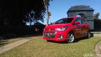 Pabrikan asal Amerika Serikat, Chevrolet juga menjual mobil dengan harga di bawah Rp 200 juta. Mobil yang dimaksud adalah all new Chevrolet Spark 1.4 LTZ AT. Mobil itu dijual Rp 196 juta. Foto: Dony Indra Ramadhan