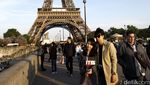 Melihat Menara Eiffel Landmark Paris
