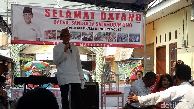 Blusukan ke Palmerah, Sandiaga Ditagih Janji oleh Warga 