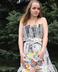 Gaun Pengantin Unik Berbahan Piring dan Cangkir Styrofoam, Mau Pakai?