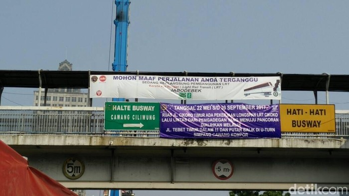 Ada Pembangunan LRT, Lalulintas Kendaraan di MT Haryono Dialihkan