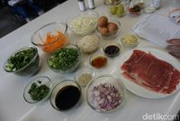 Aneka bahan-bahan yang akan dimasak dengan shirataki