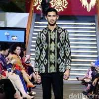 Pada rancangannya kali ini Alleira Batik mengangkat Tenun Sumba Khas NTT, dengan mengusung tema Anavarna yang bertempat di Lamoda Cafe, Plaza Indonesia, Jakarta. [Foto: Mohammad Abduh/Wolipop]