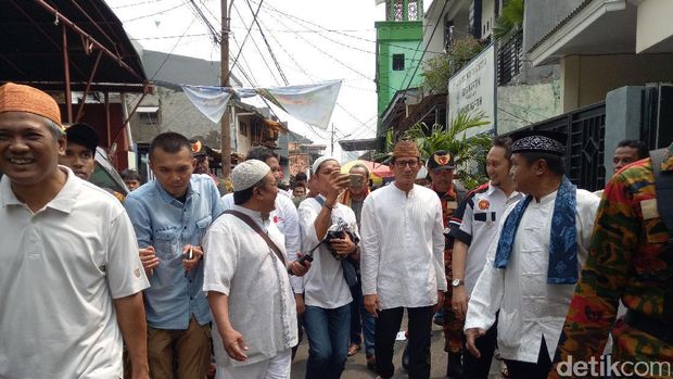 Sandiaga Uno salat jumat di Palmerah / 