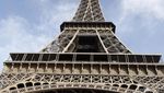 Melihat Menara Eiffel Landmark Paris