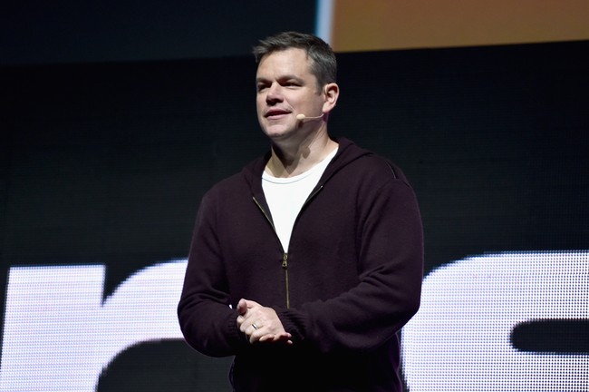 Brightside melansir bahwa Matt Damon punya IQ 160. Matt menulis sendiri naskah film Good Will Hunting saat masih berkuliah di Universitas Harvard. Meskipun akhirnya tidak lulus kuliah, film yang ditulisnya itu meraih penghargaan Academy Awards untuk kategori Nest Original Screenplay. Foto: Alberto E. Rodriguez/Getty Images
