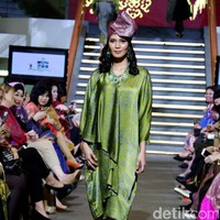 Pada rancangannya kali ini Alleira Batik mengangkat Tenun Sumba Khas NTT, dengan mengusung tema Anavarna yang bertempat di Lamoda Cafe, Plaza Indonesia, Jakarta. [Foto: Mohammad Abduh/Wolipop]