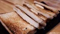 Kaya Nyonya Butter Toast bisa jadi pilihan kalau ingin camilan manis. Berupa roti panggang beroles selai srikaya dan berisi potongan butter gurih.