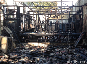 Arus Pendek dan Hangusnya Stasiun Klender