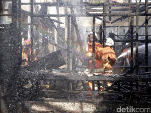 Stasiun Klender Jadi Arang