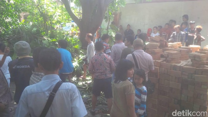 Potong Pohon Sukun, Sudar Tewas Tersengat Listrik