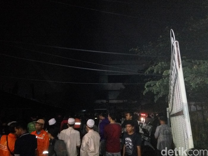 Kebakaran Bengkel di Pasar Minggu Merembet ke Gudang Rokok