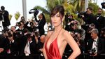 Ups, Bella Hadid Tak Sengaja Ekspos Dalamannya di Cannes