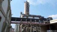 Masih di kawasan yang sama, Pupuk Kujang juga memiliki laboratorium riset khusus untuk mengembangkan produknya. Tim yang bekerja dalam laboratorium riset ini turun langsung ke lapangan untuk memeriksa keluhan petani dan meracik pupuk khusus.