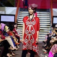 Pada rancangannya kali ini Alleira Batik mengangkat Tenun Sumba Khas NTT, dengan mengusung tema Anavarna yang bertempat di Lamoda Cafe, Plaza Indonesia, Jakarta. [Foto: Mohammad Abduh/Wolipop]