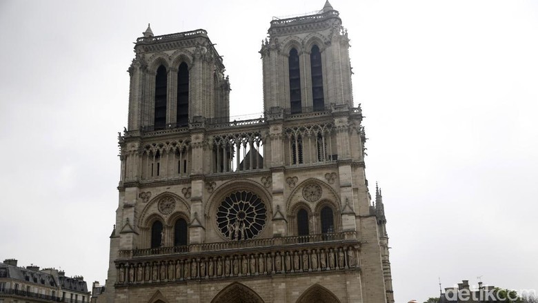 Foto: Gereja Katedral Notre Dame di Paris, Prancis (Agung Pambudhydetikcom) Foto: Gereja Katedral Notre Dame di Paris, Prancis (Agung Pambudhydetikcom)