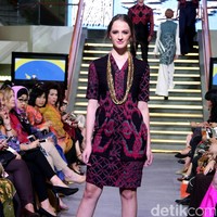 Pada rancangannya kali ini Alleira Batik mengangkat Tenun Sumba Khas NTT, dengan mengusung tema Anavarna yang bertempat di Lamoda Cafe, Plaza Indonesia, Jakarta. [Foto: Mohammad Abduh/Wolipop]