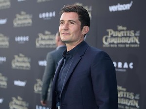 Cinta Banget Sama Peliharaan, Orlando Bloom Simpan Rangka Anjingnya