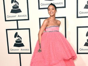 Foto: 15 Penampilan Rihanna yang Mencuri Perhatian
