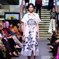 Pada rancangannya kali ini Alleira Batik mengangkat Tenun Sumba Khas NTT, dengan mengusung tema Anavarna yang bertempat di Lamoda Cafe, Plaza Indonesia, Jakarta. [Foto: Mohammad Abduh/Wolipop]