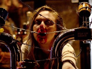 Bar Bertema The Walking Dead, Masih Berani Makan?
