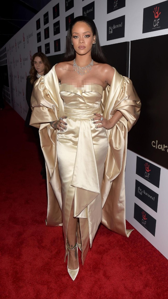 Rihanna attends the 2nd Annual Diamond Ball hosted by Rihanna and The Clara Lionel Foundation at The Barker Hanger on December 10, 2015 in Santa Monica, California. (Photo by Jason Kempin/Getty Images for The Clara Lionel Foundation)