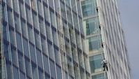 Gedung ini berdiri menjulang ke langit dengan 11.000 panel kaca. Oli Scarff/Getty Images.