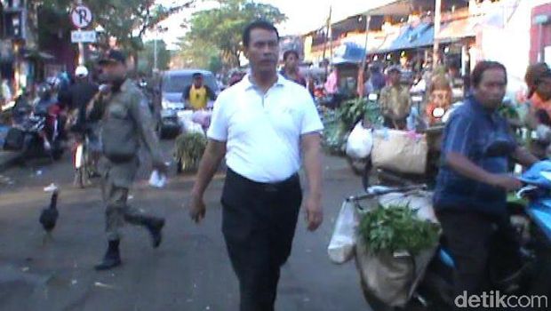 Mentan menyamar jadi pembeli dan sidak pasar di Surabaya