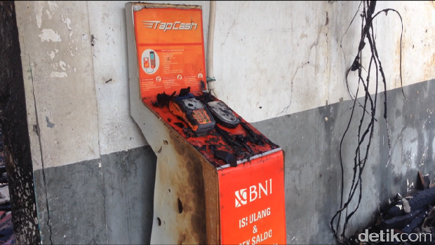 Kebakaran di Stasiun Klender.