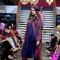 Pada rancangannya kali ini Alleira Batik mengangkat Tenun Sumba Khas NTT, dengan mengusung tema Anavarna yang bertempat di Lamoda Cafe, Plaza Indonesia, Jakarta. [Foto: Mohammad Abduh/Wolipop]