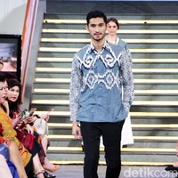 Pada rancangannya kali ini Alleira Batik mengangkat Tenun Sumba Khas NTT, dengan mengusung tema Anavarna yang bertempat di Lamoda Cafe, Plaza Indonesia, Jakarta. [Foto: Mohammad Abduh/Wolipop]