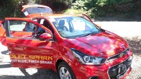 Uniknya, apabila melihat sekilas, mobil ini tampak seperti mobil dua pintu. Hal ini karena bagian pintu belakang tersembunyi di samping kaca belakang.