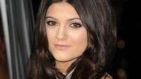 Ini foto Kylie Jenner ketika mulai berevolusi menjadi sosok yang banyak dibicarakan. Foto: Jason Merritt/Getty Images