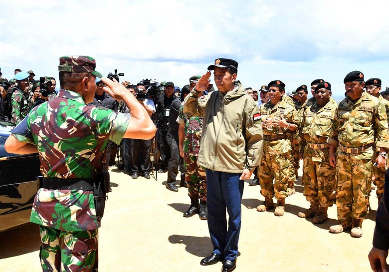 TNI Nobar G30S/PKI, Jokowi: Nonton Film Sejarah Itu Penting TNI Nobar G30S/PKI, Jokowi: Nonton Film Sejarah Itu Penting