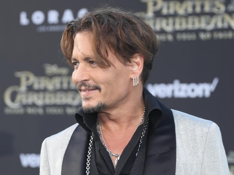 Johnny Depp Disebut Pacaran dengan Dancer Berusia 20 Tahunan Johnny Depp Disebut Pacaran dengan Dancer Berusia 20 Tahunan
